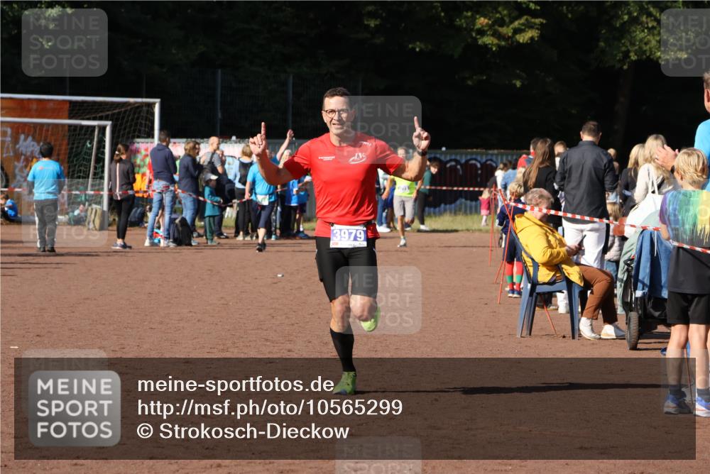 27.09.2026 - 35. Volkslauf durch das schöne Alstertal Strokosch-Dieckow http://msf.ph/oto/10565299 27.09.2026 11:12:01 Ziel 3979 meine-sportfotos.de