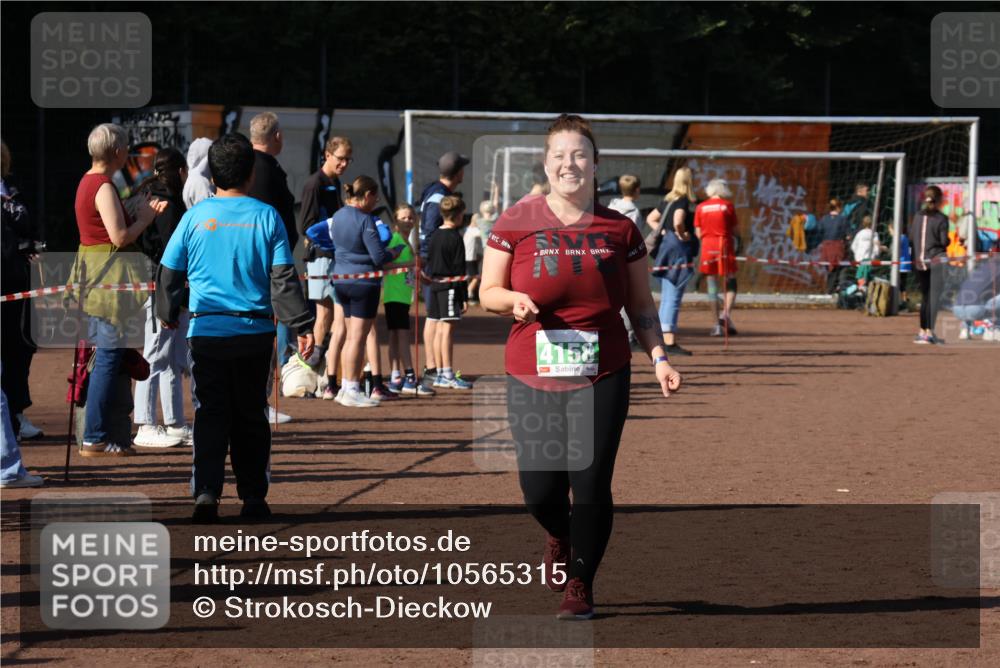 27.09.2026 - 35. Volkslauf durch das schöne Alstertal Strokosch-Dieckow http://msf.ph/oto/10565315 27.09.2026 11:11:38 Ziel 4158 meine-sportfotos.de