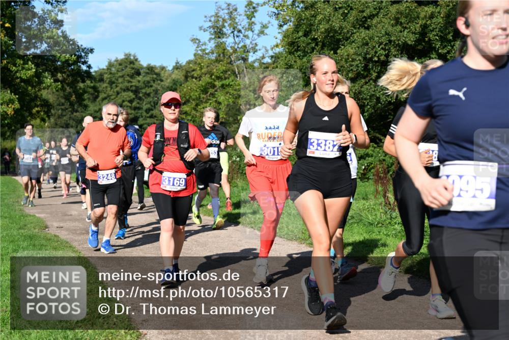 27.09.2026 - 35. Volkslauf durch das schöne Alstertal Dr. Thomas Lammeyer http://msf.ph/oto/10565317 27.09.2026 10:37:18 Laufen 3248, 3169, 301, 13382, 995 meine-sportfotos.de