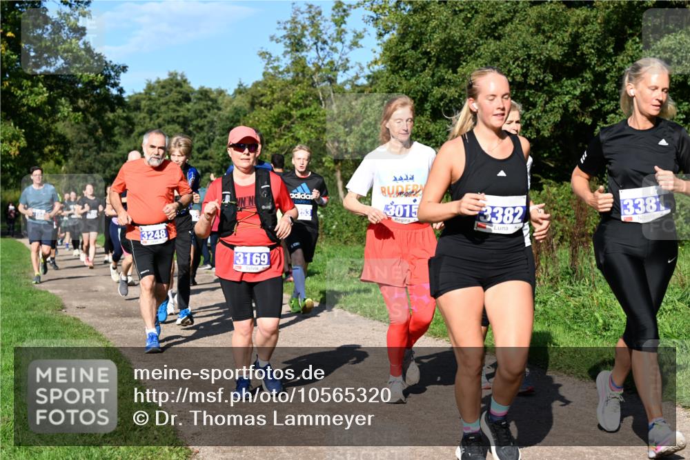 27.09.2026 - 35. Volkslauf durch das schöne Alstertal Dr. Thomas Lammeyer http://msf.ph/oto/10565320 27.09.2026 10:37:19 Laufen 253, 015, 3248, 3169, 3382, 338 meine-sportfotos.de