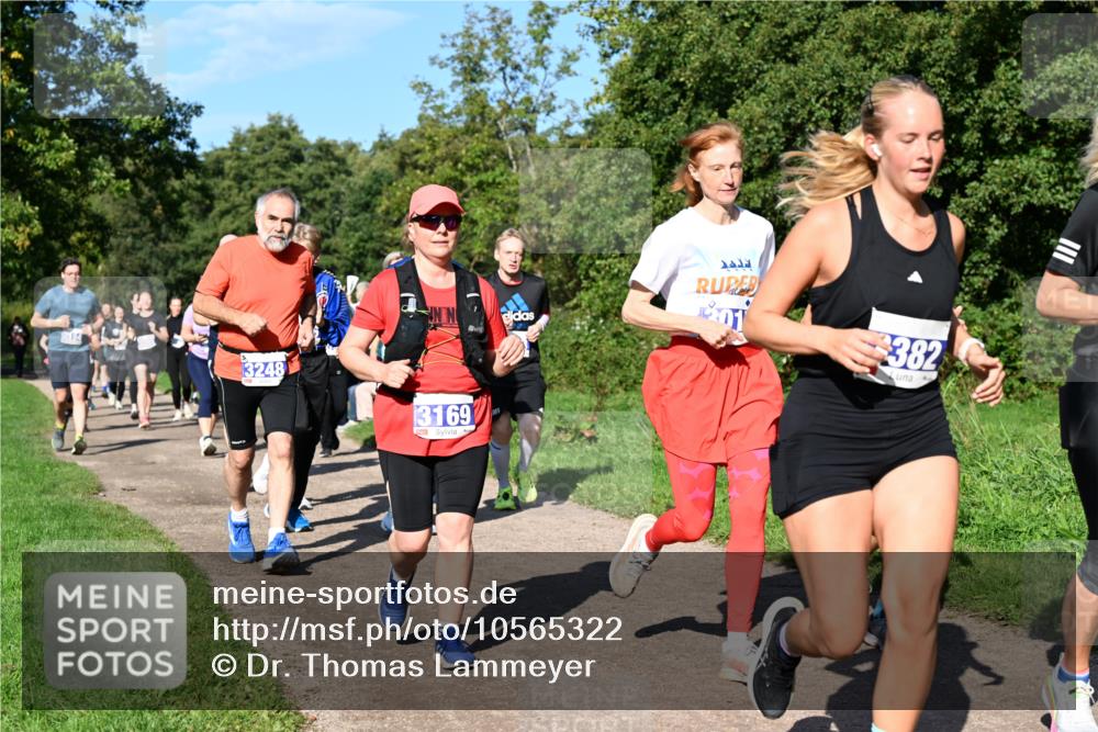 27.09.2026 - 35. Volkslauf durch das schöne Alstertal Dr. Thomas Lammeyer http://msf.ph/oto/10565322 27.09.2026 10:37:19 Laufen 3248, 3169, 382 meine-sportfotos.de