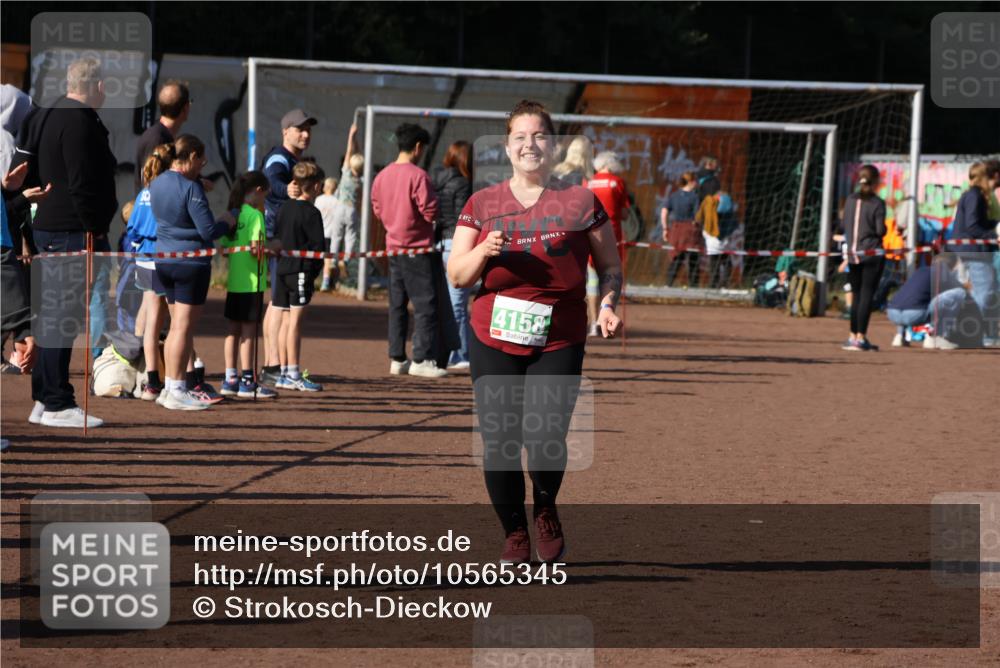 27.09.2026 - 35. Volkslauf durch das schöne Alstertal Strokosch-Dieckow http://msf.ph/oto/10565345 27.09.2026 11:11:36 Ziel 4158 meine-sportfotos.de