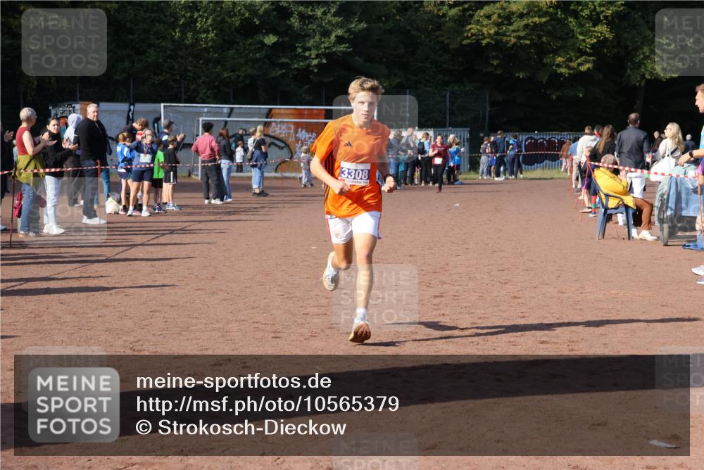 27.09.2026 - 35. Volkslauf durch das schöne Alstertal Strokosch-Dieckow http://msf.ph/oto/10565379 27.09.2026 11:11:21 Ziel 3308 meine-sportfotos.de