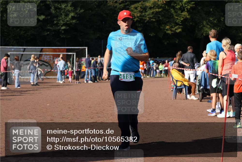 27.09.2026 - 35. Volkslauf durch das schöne Alstertal Strokosch-Dieckow http://msf.ph/oto/10565382 27.09.2026 11:11:12 Ziel 4183 meine-sportfotos.de