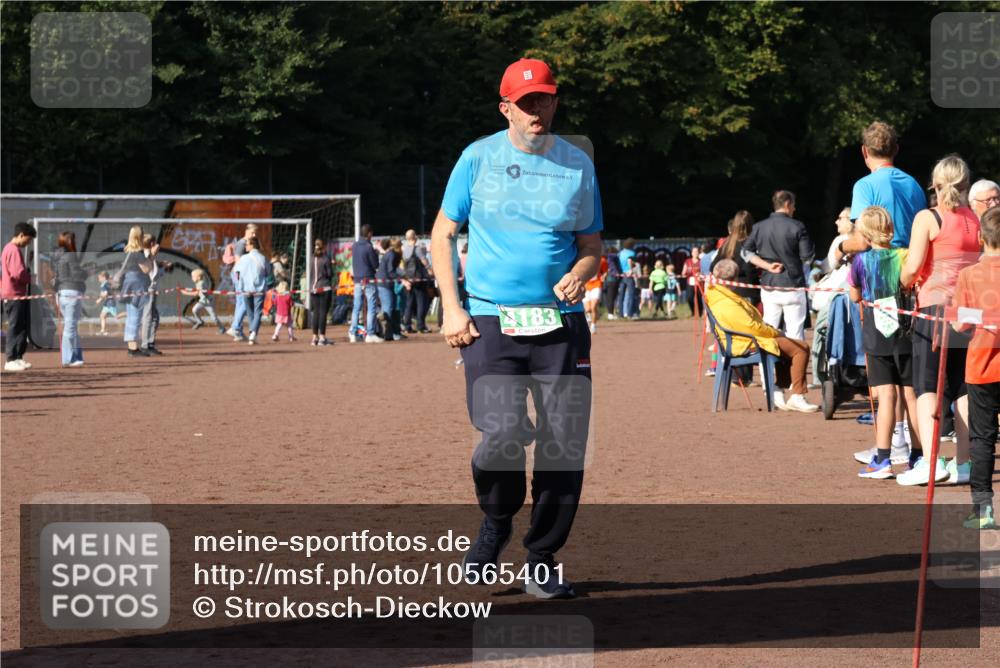 27.09.2026 - 35. Volkslauf durch das schöne Alstertal Strokosch-Dieckow http://msf.ph/oto/10565401 27.09.2026 11:11:11 Ziel 4183 meine-sportfotos.de