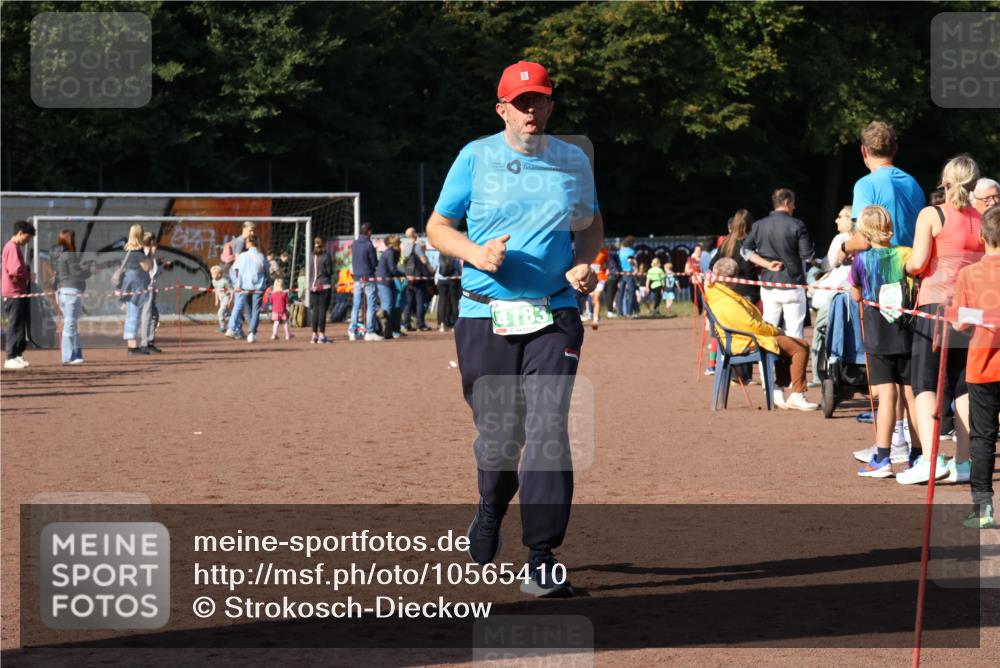27.09.2026 - 35. Volkslauf durch das schöne Alstertal Strokosch-Dieckow http://msf.ph/oto/10565410 27.09.2026 11:11:11 Ziel 4183 meine-sportfotos.de