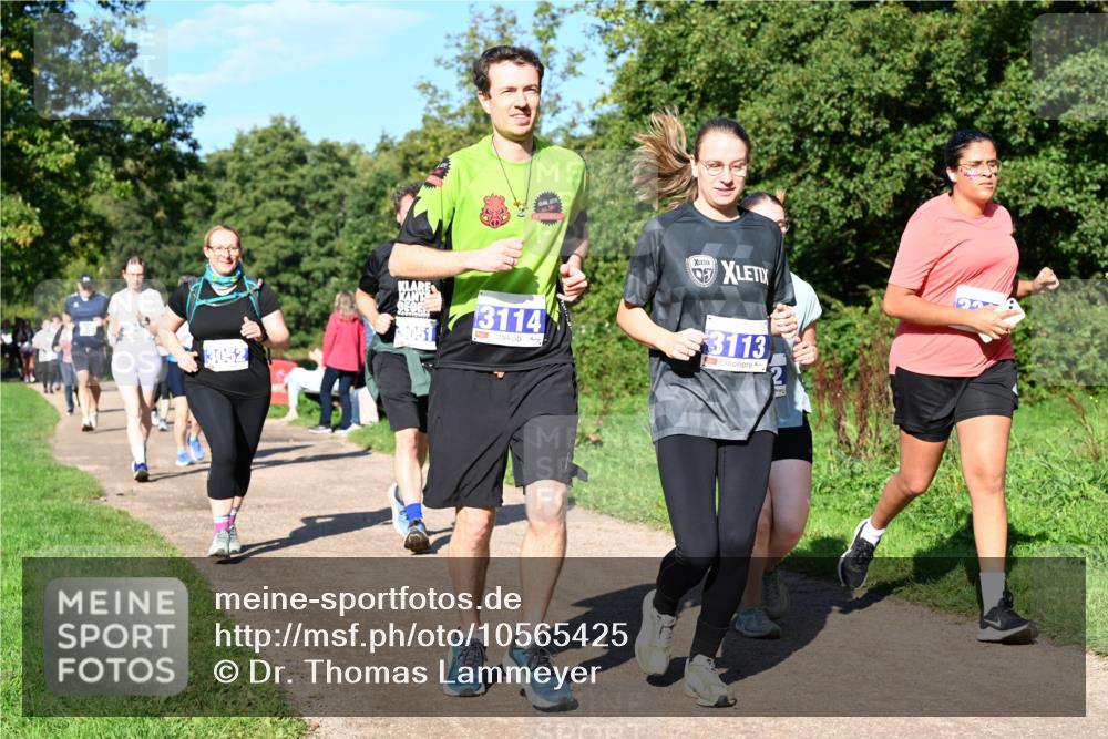 27.09.2026 - 35. Volkslauf durch das schöne Alstertal Dr. Thomas Lammeyer http://msf.ph/oto/10565425 27.09.2026 10:37:30 Laufen 3114, 3113, 3051, 3052, 2 meine-sportfotos.de