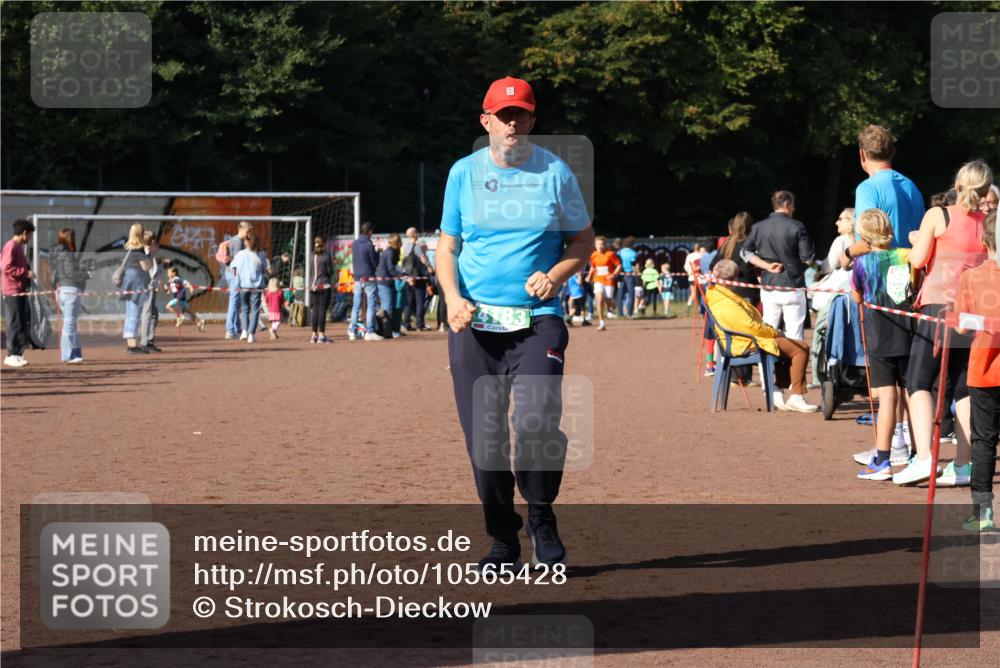 27.09.2026 - 35. Volkslauf durch das schöne Alstertal Strokosch-Dieckow http://msf.ph/oto/10565428 27.09.2026 11:11:11 Ziel 4183 meine-sportfotos.de