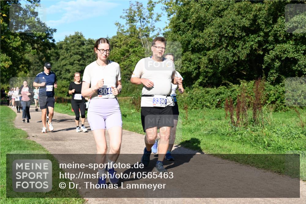 27.09.2026 - 35. Volkslauf durch das schöne Alstertal Dr. Thomas Lammeyer http://msf.ph/oto/10565463 27.09.2026 10:37:34 Laufen 3054, 3055, 1304, 13390 meine-sportfotos.de