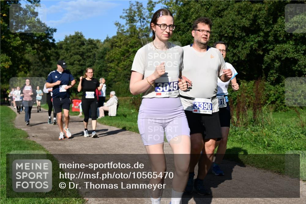 27.09.2026 - 35. Volkslauf durch das schöne Alstertal Dr. Thomas Lammeyer http://msf.ph/oto/10565470 27.09.2026 10:37:35 Laufen 3055, 13045, 3390, 018 meine-sportfotos.de