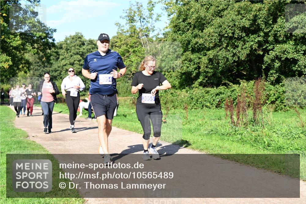 27.09.2026 - 35. Volkslauf durch das schöne Alstertal Dr. Thomas Lammeyer http://msf.ph/oto/10565489 27.09.2026 10:37:37 Laufen 3054, 3055 meine-sportfotos.de
