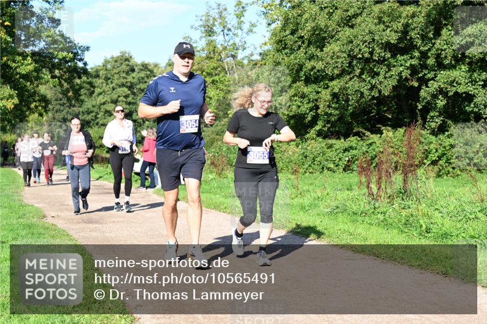 27.09.2026 - 35. Volkslauf durch das schöne Alstertal Dr. Thomas Lammeyer http://msf.ph/oto/10565491 27.09.2026 10:37:38 Laufen 3054, 3055 meine-sportfotos.de