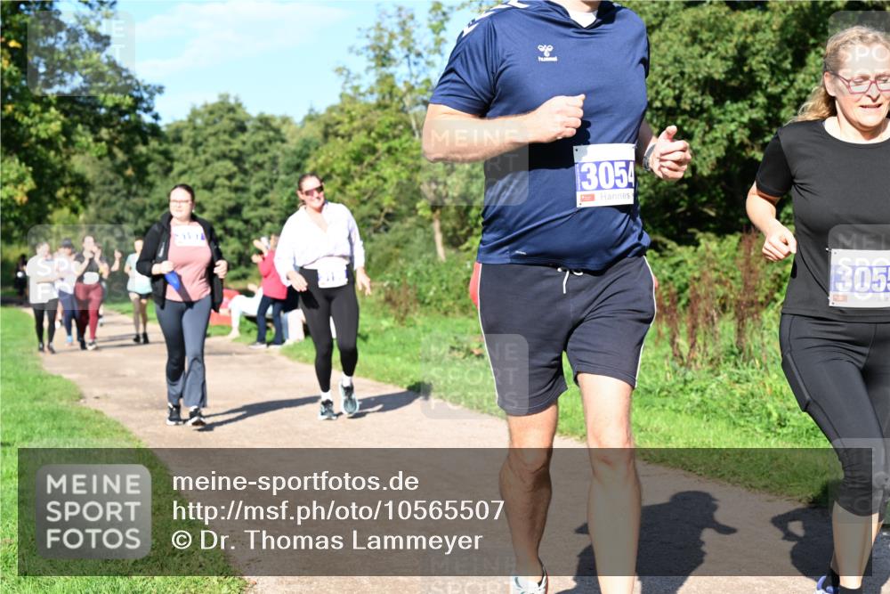 27.09.2026 - 35. Volkslauf durch das schöne Alstertal Dr. Thomas Lammeyer http://msf.ph/oto/10565507 27.09.2026 10:37:39 Laufen 3054, 3055 meine-sportfotos.de