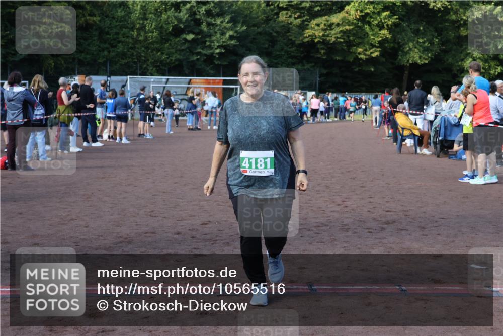 27.09.2026 - 35. Volkslauf durch das schöne Alstertal Strokosch-Dieckow http://msf.ph/oto/10565516 27.09.2026 11:10:38 Ziel 4181 meine-sportfotos.de