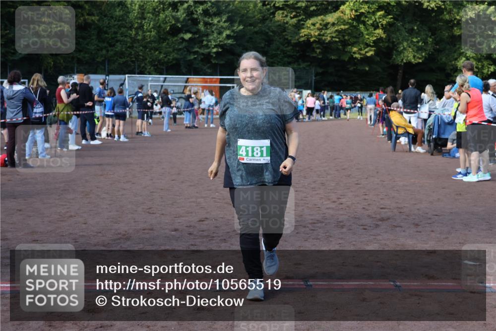 27.09.2026 - 35. Volkslauf durch das schöne Alstertal Strokosch-Dieckow http://msf.ph/oto/10565519 27.09.2026 11:10:38 Ziel 4181 meine-sportfotos.de
