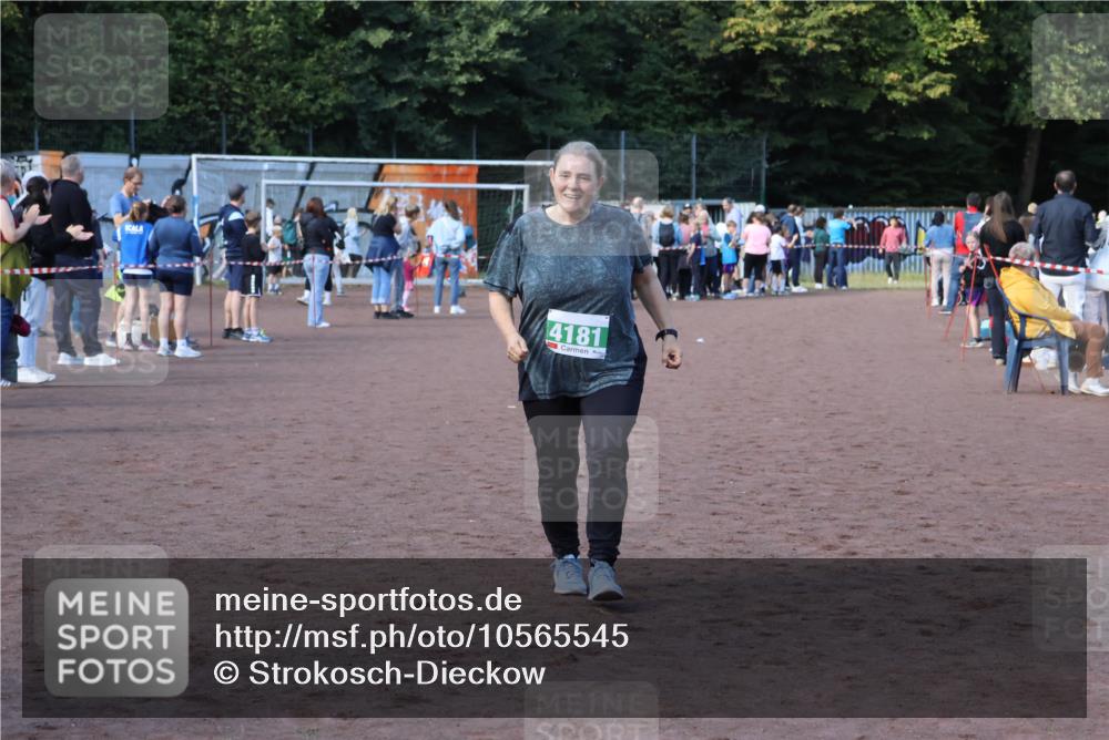 27.09.2026 - 35. Volkslauf durch das schöne Alstertal Strokosch-Dieckow http://msf.ph/oto/10565545 27.09.2026 11:10:36 Ziel 4181 meine-sportfotos.de