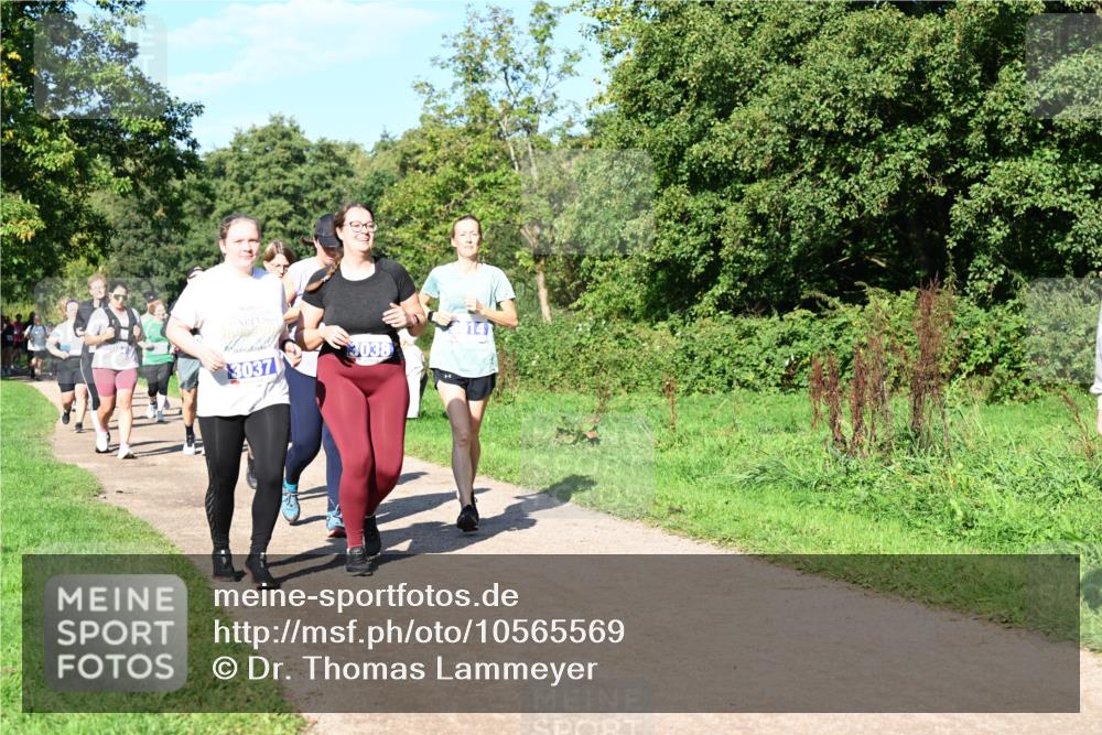 27.09.2026 - 35. Volkslauf durch das schöne Alstertal Dr. Thomas Lammeyer http://msf.ph/oto/10565569 27.09.2026 10:37:46 Laufen 3037, 3038 meine-sportfotos.de