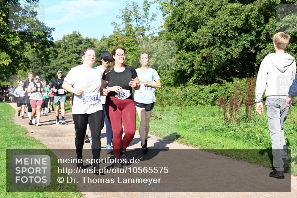 27.09.2026 - 35. Volkslauf durch das schöne Alstertal Dr. Thomas Lammeyer http://msf.ph/oto/10565575 27.09.2026 10:37:47 Laufen 3083, 13037, 3038 meine-sportfotos.de