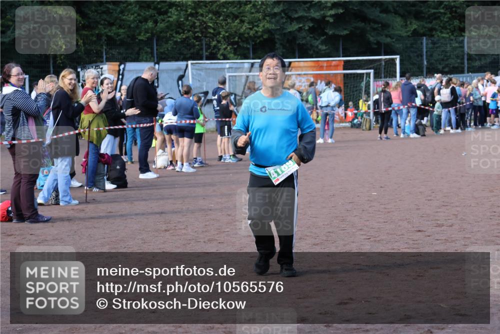 27.09.2026 - 35. Volkslauf durch das schöne Alstertal Strokosch-Dieckow http://msf.ph/oto/10565576 27.09.2026 11:10:06 Ziel 4189 meine-sportfotos.de