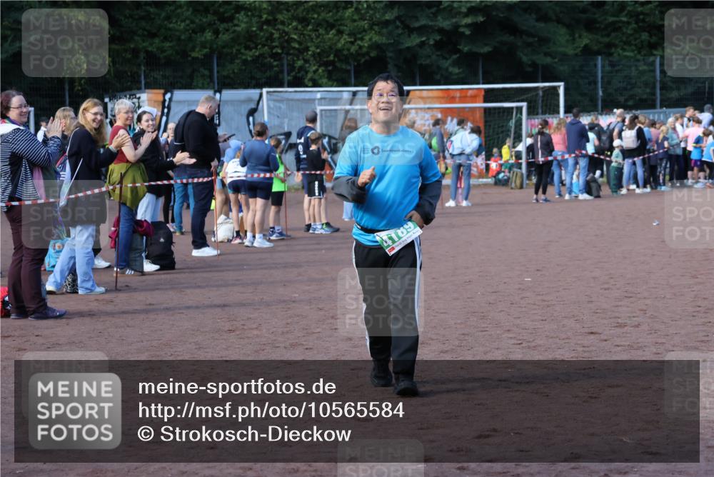 27.09.2026 - 35. Volkslauf durch das schöne Alstertal Strokosch-Dieckow http://msf.ph/oto/10565584 27.09.2026 11:10:06 Ziel 4189 meine-sportfotos.de