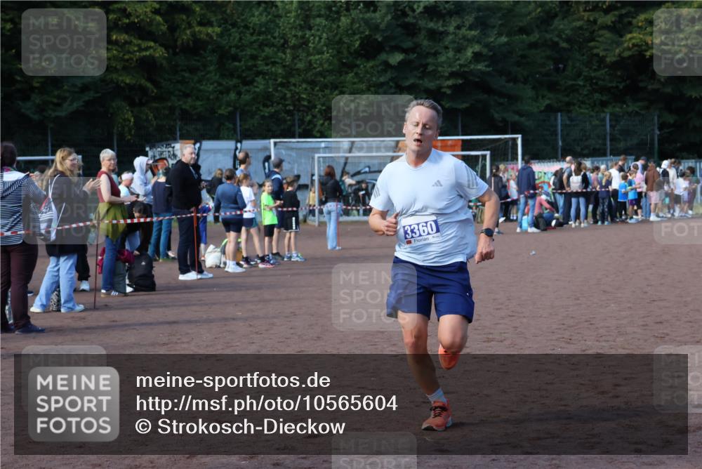 27.09.2026 - 35. Volkslauf durch das schöne Alstertal Strokosch-Dieckow http://msf.ph/oto/10565604 27.09.2026 11:09:33 Ziel 3360 meine-sportfotos.de