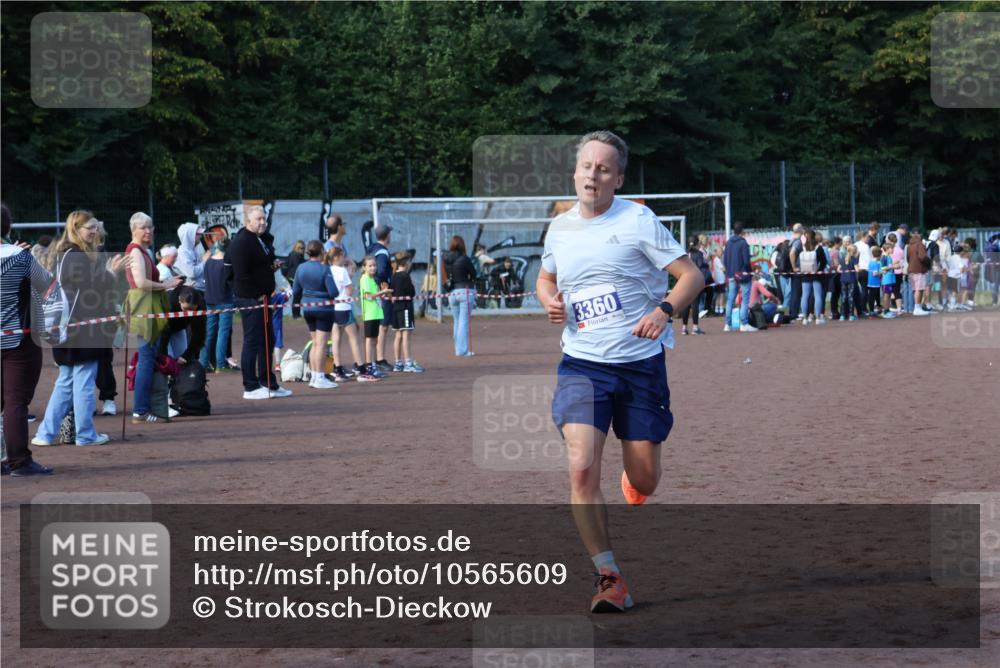 27.09.2026 - 35. Volkslauf durch das schöne Alstertal Strokosch-Dieckow http://msf.ph/oto/10565609 27.09.2026 11:09:33 Ziel 3360 meine-sportfotos.de