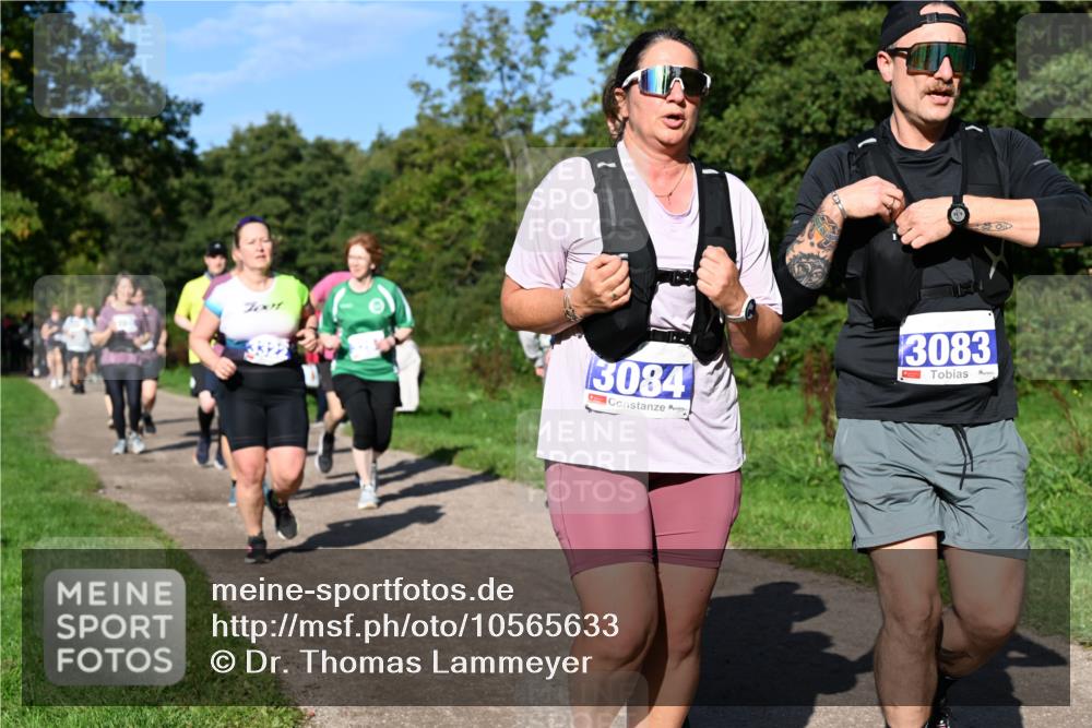 27.09.2026 - 35. Volkslauf durch das schöne Alstertal Dr. Thomas Lammeyer http://msf.ph/oto/10565633 27.09.2026 10:37:53 Laufen 100, 3084, 3083 meine-sportfotos.de