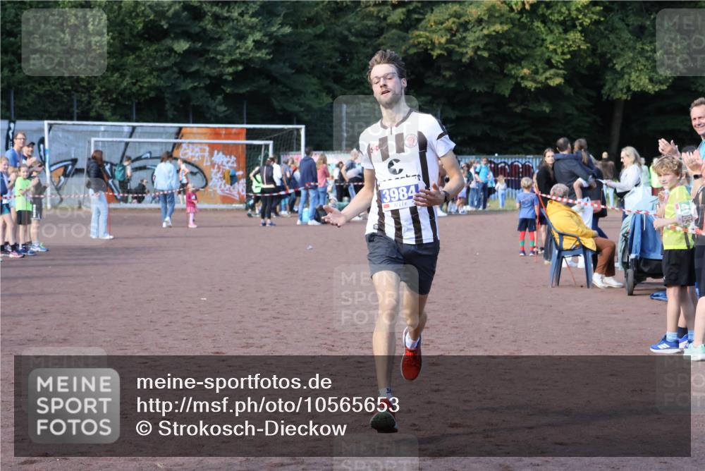 27.09.2026 - 35. Volkslauf durch das schöne Alstertal Strokosch-Dieckow http://msf.ph/oto/10565653 27.09.2026 11:09:06 Ziel 3984 meine-sportfotos.de