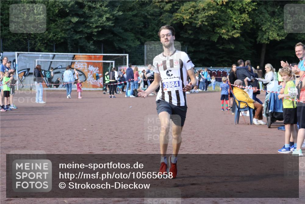 27.09.2026 - 35. Volkslauf durch das schöne Alstertal Strokosch-Dieckow http://msf.ph/oto/10565658 27.09.2026 11:09:06 Ziel 3984 meine-sportfotos.de