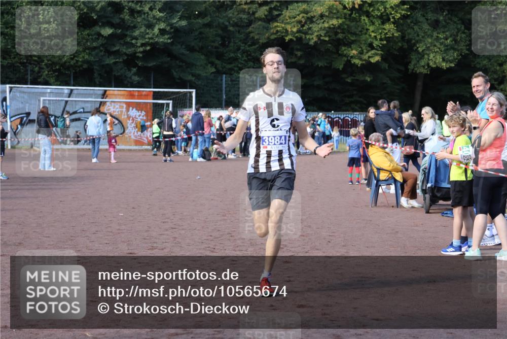 27.09.2026 - 35. Volkslauf durch das schöne Alstertal Strokosch-Dieckow http://msf.ph/oto/10565674 27.09.2026 11:09:05 Ziel 3984 meine-sportfotos.de