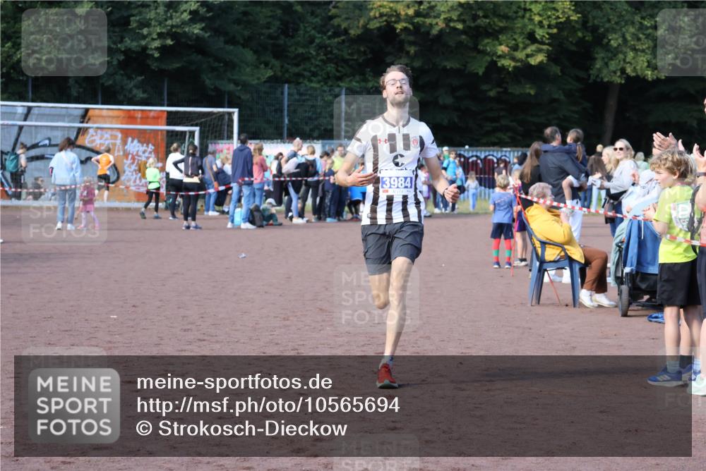 27.09.2026 - 35. Volkslauf durch das schöne Alstertal Strokosch-Dieckow http://msf.ph/oto/10565694 27.09.2026 11:09:05 Ziel 3984 meine-sportfotos.de