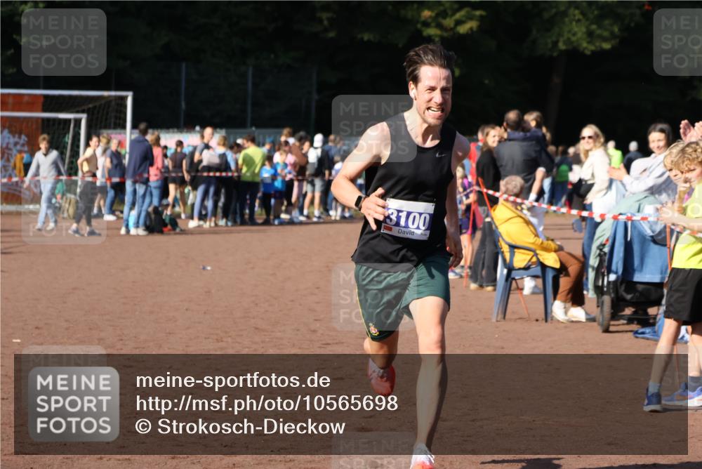 27.09.2026 - 35. Volkslauf durch das schöne Alstertal Strokosch-Dieckow http://msf.ph/oto/10565698 27.09.2026 11:08:45 Ziel 3100 meine-sportfotos.de