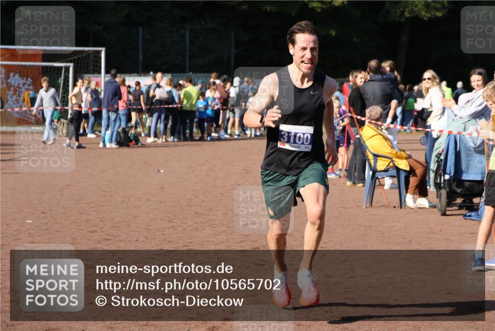 27.09.2026 - 35. Volkslauf durch das schöne Alstertal Strokosch-Dieckow http://msf.ph/oto/10565702 27.09.2026 11:08:45 Ziel 3100 meine-sportfotos.de