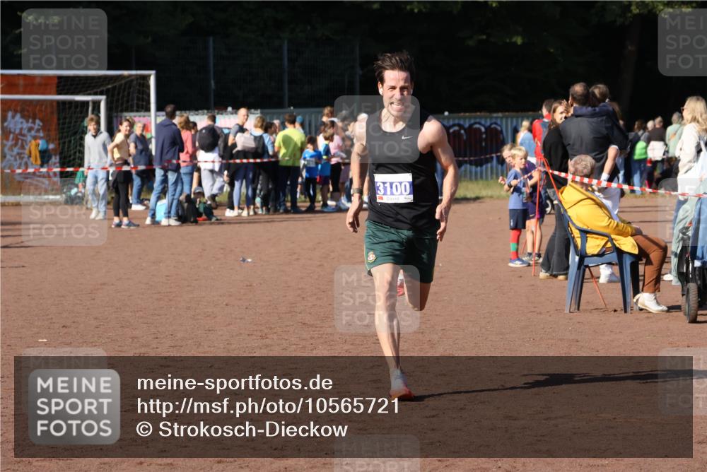 27.09.2026 - 35. Volkslauf durch das schöne Alstertal Strokosch-Dieckow http://msf.ph/oto/10565721 27.09.2026 11:08:44 Ziel 3100 meine-sportfotos.de
