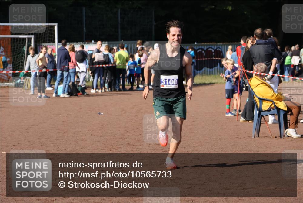27.09.2026 - 35. Volkslauf durch das schöne Alstertal Strokosch-Dieckow http://msf.ph/oto/10565733 27.09.2026 11:08:44 Ziel 3100 meine-sportfotos.de