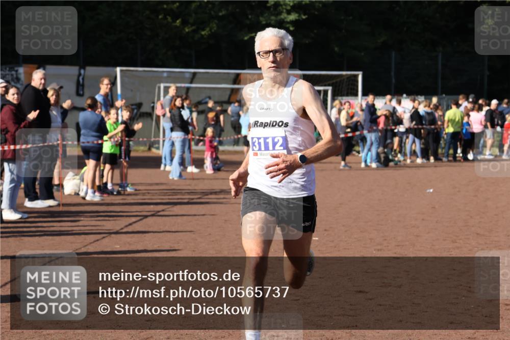 27.09.2026 - 35. Volkslauf durch das schöne Alstertal Strokosch-Dieckow http://msf.ph/oto/10565737 27.09.2026 11:08:16 Ziel 3112, 4112 meine-sportfotos.de