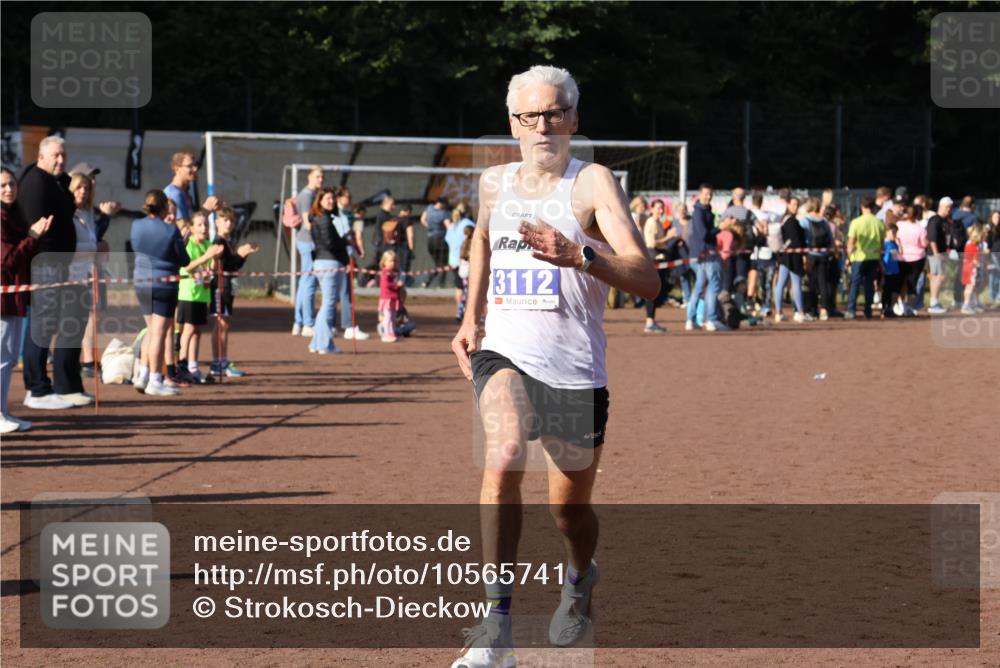 27.09.2026 - 35. Volkslauf durch das schöne Alstertal Strokosch-Dieckow http://msf.ph/oto/10565741 27.09.2026 11:08:16 Ziel 3112, 4112 meine-sportfotos.de