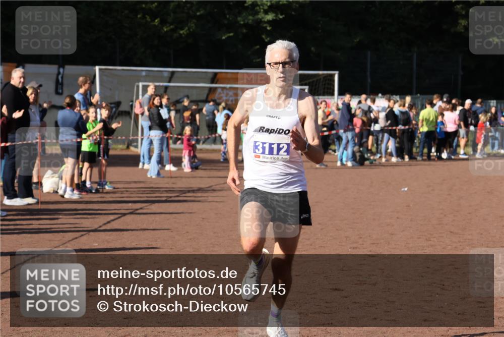 27.09.2026 - 35. Volkslauf durch das schöne Alstertal Strokosch-Dieckow http://msf.ph/oto/10565745 27.09.2026 11:08:16 Ziel 3112, 4112 meine-sportfotos.de