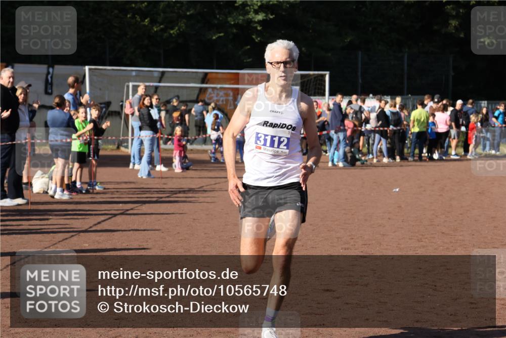 27.09.2026 - 35. Volkslauf durch das schöne Alstertal Strokosch-Dieckow http://msf.ph/oto/10565748 27.09.2026 11:08:16 Ziel 3112, 4112 meine-sportfotos.de