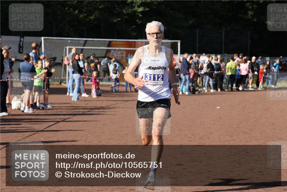 27.09.2026 - 35. Volkslauf durch das schöne Alstertal Strokosch-Dieckow http://msf.ph/oto/10565751 27.09.2026 11:08:16 Ziel 3112, 4112 meine-sportfotos.de