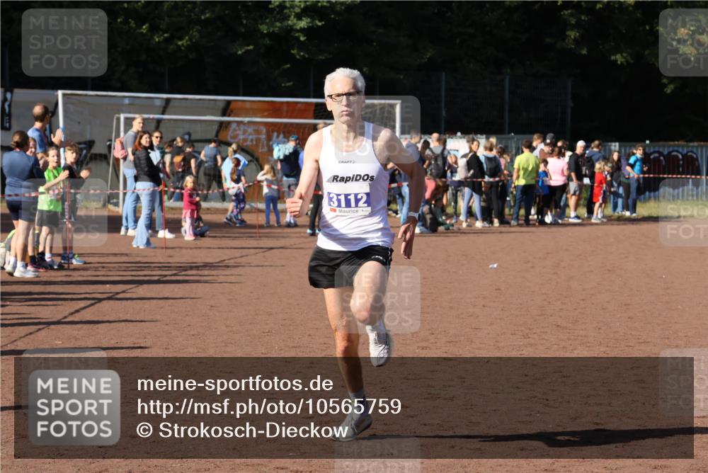 27.09.2026 - 35. Volkslauf durch das schöne Alstertal Strokosch-Dieckow http://msf.ph/oto/10565759 27.09.2026 11:08:16 Ziel 3112, 4112 meine-sportfotos.de