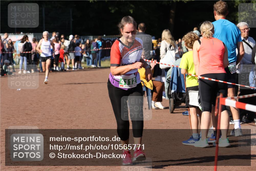 27.09.2026 - 35. Volkslauf durch das schöne Alstertal Strokosch-Dieckow http://msf.ph/oto/10565771 27.09.2026 11:08:12 Ziel 3112, 4112 meine-sportfotos.de