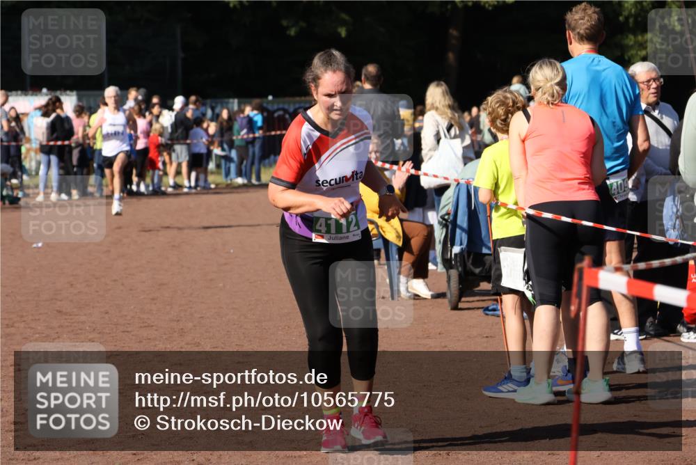 27.09.2026 - 35. Volkslauf durch das schöne Alstertal Strokosch-Dieckow http://msf.ph/oto/10565775 27.09.2026 11:08:12 Ziel 3112, 4112 meine-sportfotos.de