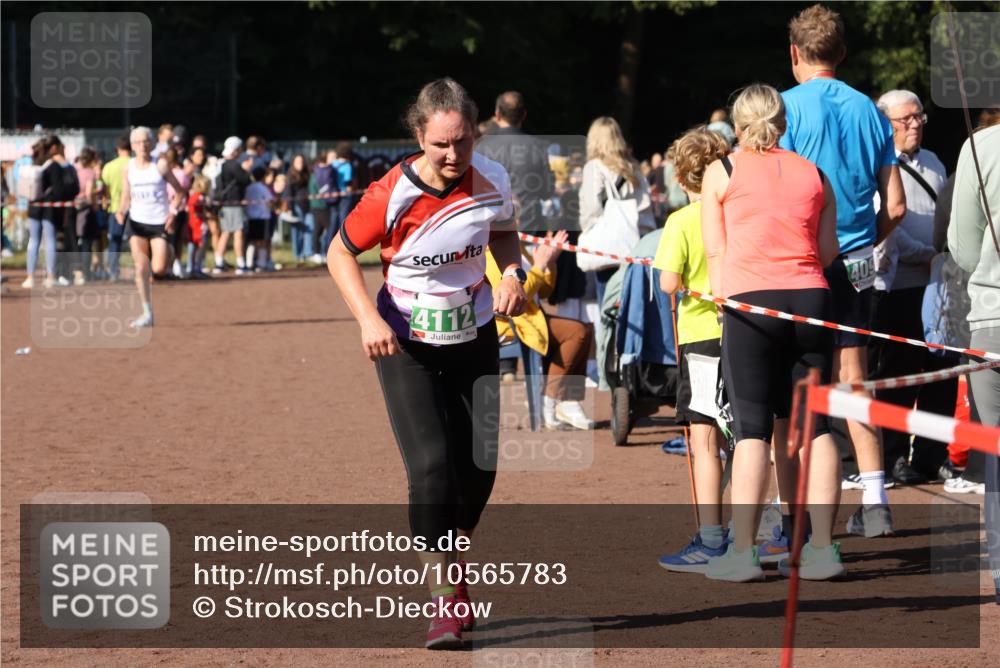27.09.2026 - 35. Volkslauf durch das schöne Alstertal Strokosch-Dieckow http://msf.ph/oto/10565783 27.09.2026 11:08:12 Ziel 3112, 4112 meine-sportfotos.de