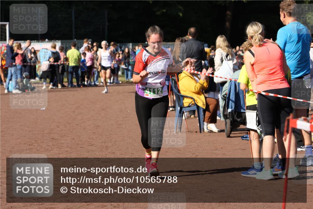 27.09.2026 - 35. Volkslauf durch das schöne Alstertal Strokosch-Dieckow http://msf.ph/oto/10565788 27.09.2026 11:08:11 Ziel 3112, 4112 meine-sportfotos.de
