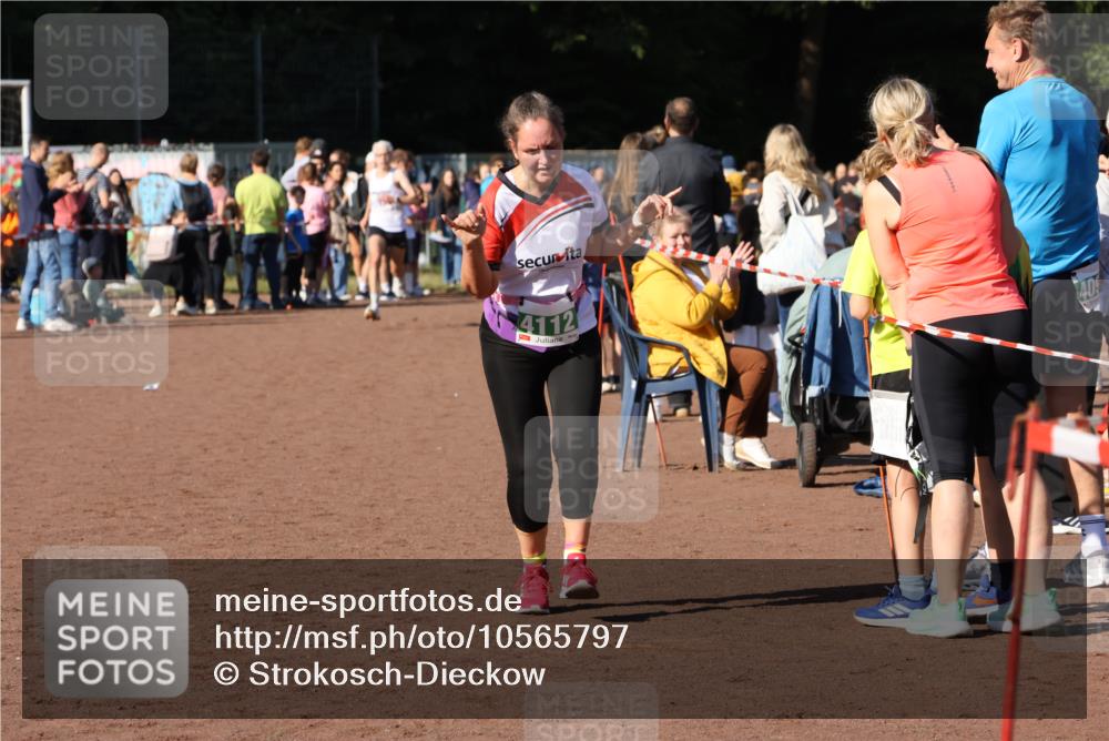 27.09.2026 - 35. Volkslauf durch das schöne Alstertal Strokosch-Dieckow http://msf.ph/oto/10565797 27.09.2026 11:08:10 Ziel 3112, 4112 meine-sportfotos.de