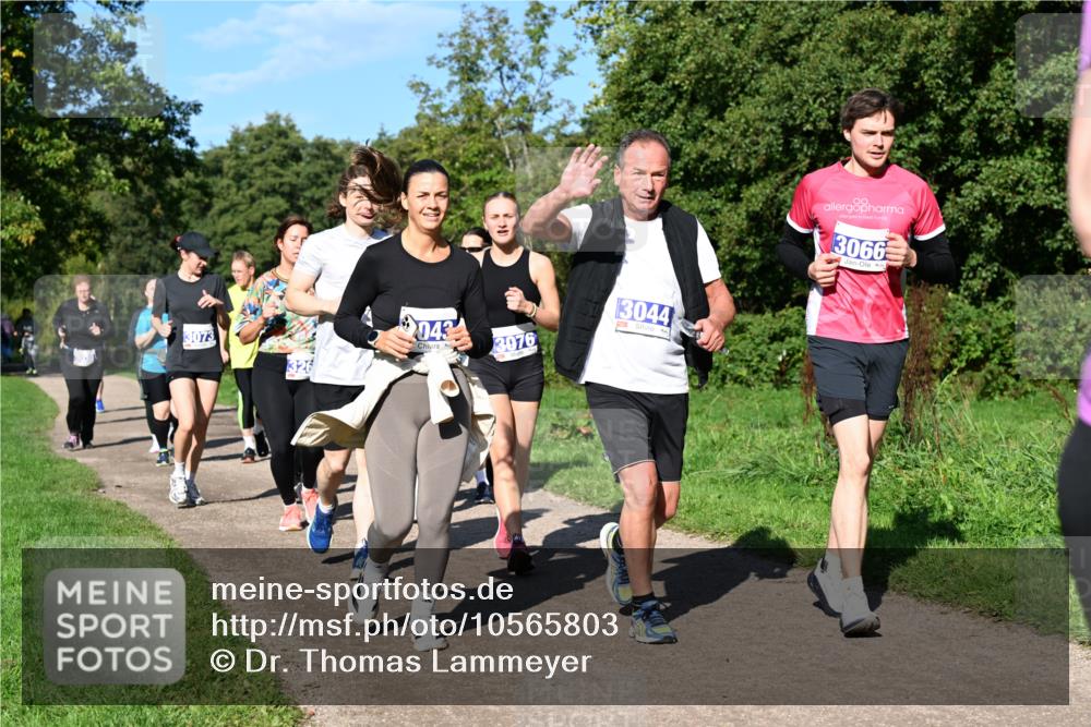 27.09.2026 - 35. Volkslauf durch das schöne Alstertal Dr. Thomas Lammeyer http://msf.ph/oto/10565803 27.09.2026 10:38:16 Laufen 3073, 043, 3076, 3044, 3066 meine-sportfotos.de