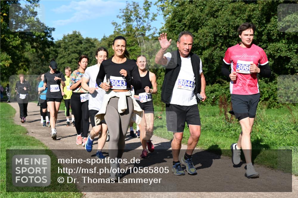 27.09.2026 - 35. Volkslauf durch das schöne Alstertal Dr. Thomas Lammeyer http://msf.ph/oto/10565805 27.09.2026 10:38:16 Laufen 3073, 3266, 3043, 3044, 3066 meine-sportfotos.de