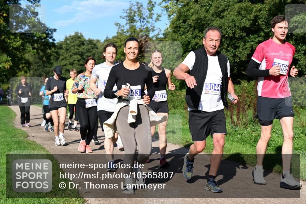 27.09.2026 - 35. Volkslauf durch das schöne Alstertal Dr. Thomas Lammeyer http://msf.ph/oto/10565807 27.09.2026 10:38:16 Laufen 3073, 043, 3076, 3044, 966 meine-sportfotos.de