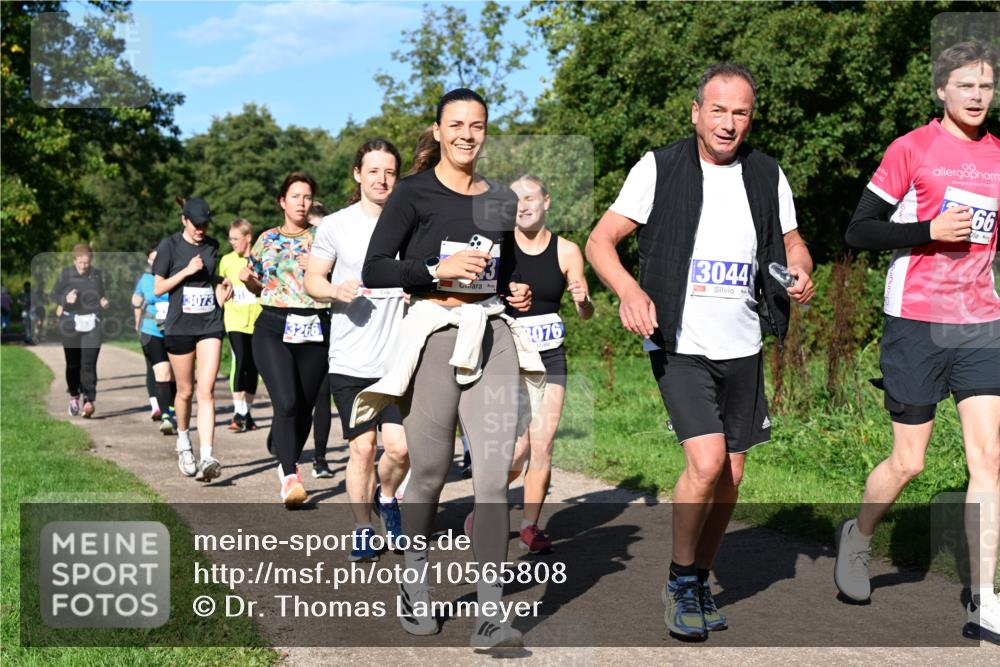 27.09.2026 - 35. Volkslauf durch das schöne Alstertal Dr. Thomas Lammeyer http://msf.ph/oto/10565808 27.09.2026 10:38:16 Laufen 3073, 076, 13044, 66 meine-sportfotos.de